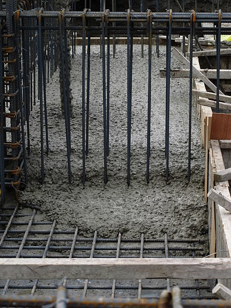 Concrete flowing through a rebar cage